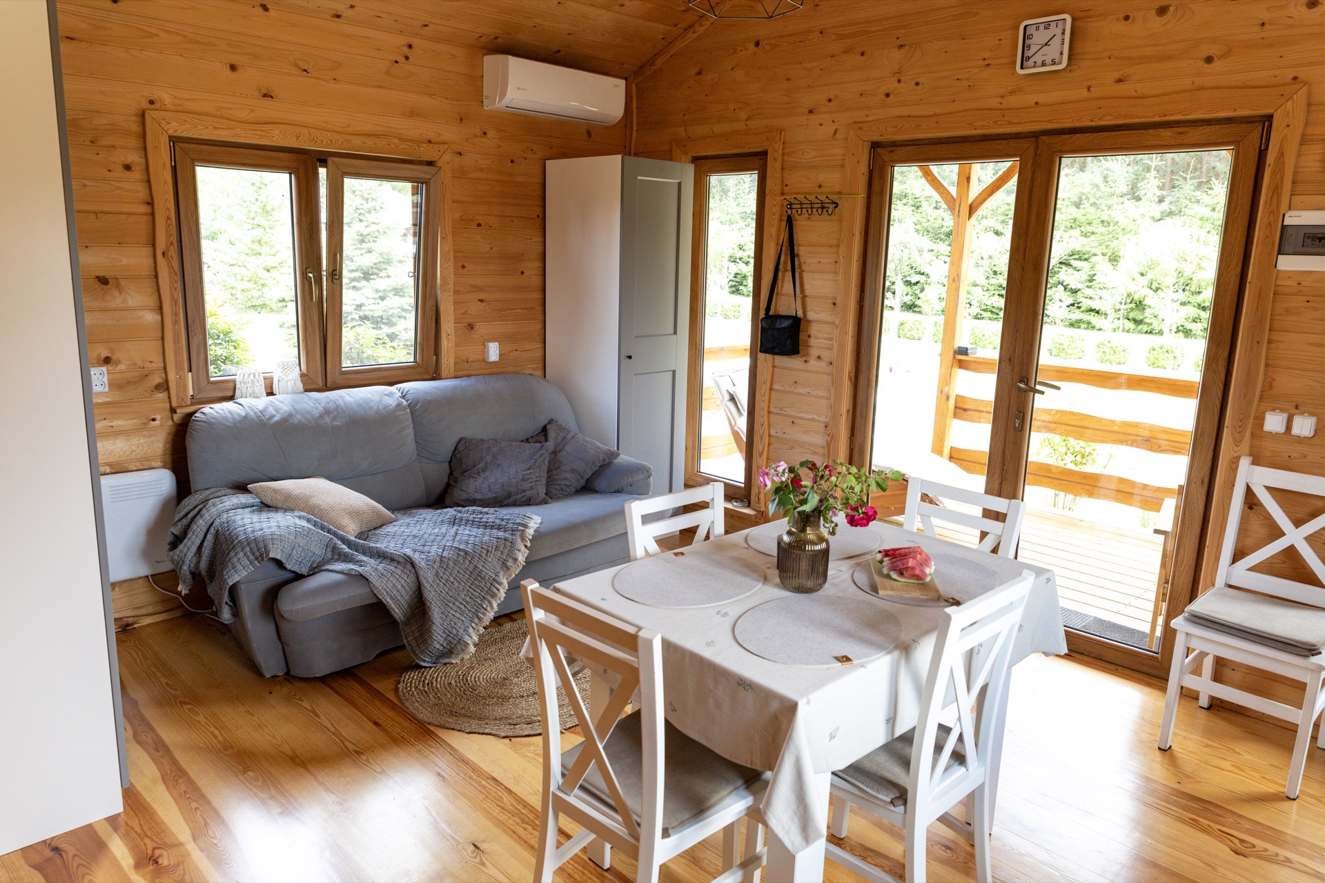 Drewniany domek letniskowy w pobliżu jeziora Skrwileńskiego